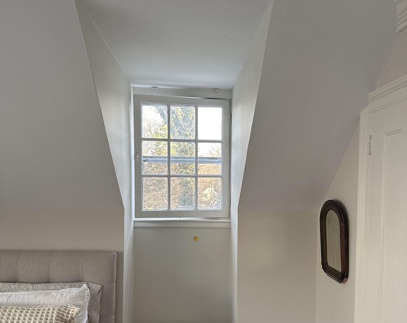 Single casement window with poor operation